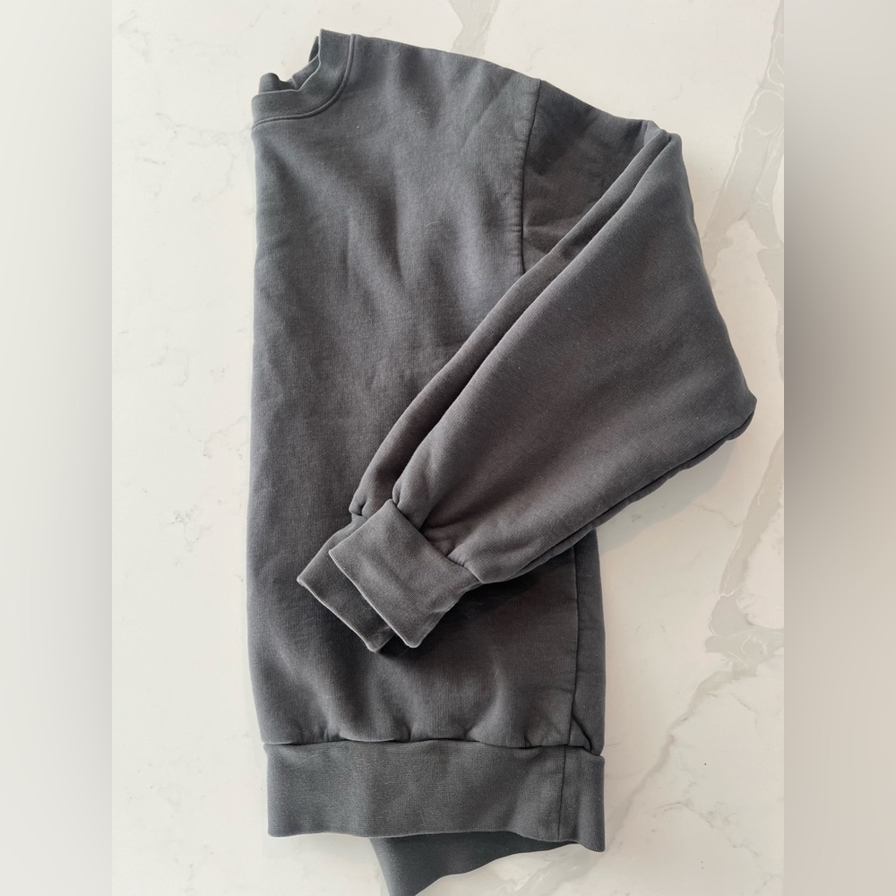 Aritzia Crew Neck